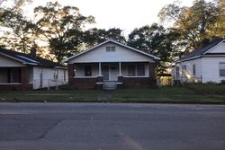 Pre-foreclosure in  AVENUE V Birmingham, AL 35218