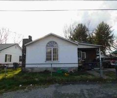 Pre-foreclosure in  S 32ND ST Middlesboro, KY 40965