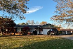 Pre-foreclosure in  CLEARWAY ST NW Massillon, OH 44647