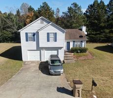 Pre-foreclosure in  OAKWOOD CIR Rex, GA 30273