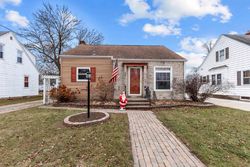 Pre-foreclosure in  W HARRIS ST Appleton, WI 54914