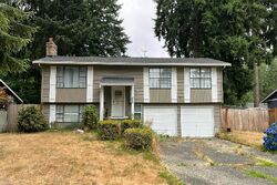 Pre-foreclosure in  132ND AVE E Puyallup, WA 98374