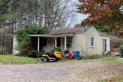 Pre-foreclosure Listing in HUNDLEY MILL RD STAUNTON, VA 24401