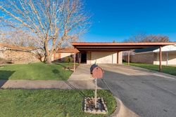  N Knowles Dr, Fort Worth TX