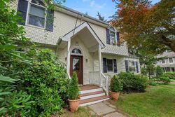 Pre-foreclosure in  ABERDEEN DR Huntington, NY 11743