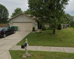 Pre-foreclosure in  COMB RUN CT Avon, IN 46123