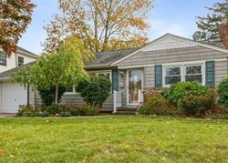 Pre-foreclosure in  BUNKER AVE Wantagh, NY 11793