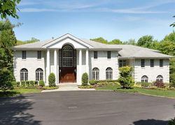 Pre-foreclosure Listing in TALL OAKS CT SYOSSET, NY 11791