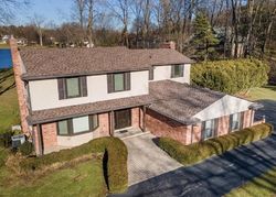 Pre-foreclosure in  LIMERICK LN Troy, MI 48098