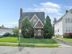 Pre-foreclosure in  VERNON AVE Cleveland, OH 44125