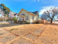 Pre-foreclosure in  E MANSUR AVE Guthrie, OK 73044