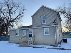 Pre-foreclosure in  E 12TH ST S Newton, IA 50208