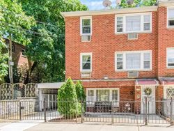 Pre-foreclosure in  W 256TH ST Bronx, NY 10471