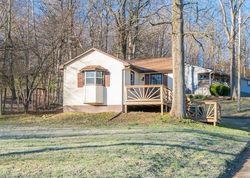Pre-foreclosure in  WELCH DR Louisville, KY 40272