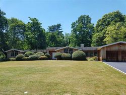 Pre-foreclosure in  HILLCREST LN Oyster Bay, NY 11771