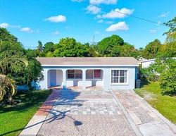 Pre-foreclosure in  NE 4TH CT Boynton Beach, FL 33435