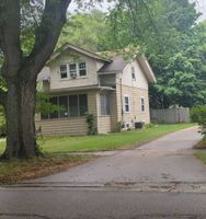 Pre-foreclosure in  RIDGE AVE Rockford, IL 61103