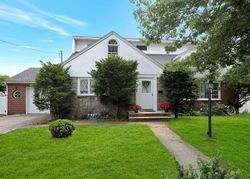 Pre-foreclosure Listing in YALE RD GARDEN CITY, NY 11530
