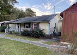 Pre-foreclosure in  FIVE MILE RD Richlands, NC 28574