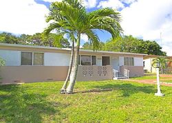Pre-foreclosure in  CUSTER ST Hollywood, FL 33024
