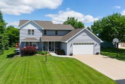 Pre-foreclosure in  BREEZEWOOD DR Appleton, WI 54915