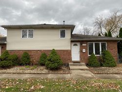 Pre-foreclosure in  CENTRAL PARK AVE Midlothian, IL 60445