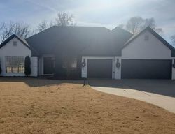 Pre-foreclosure in  TREE HOUSE DR Conway, AR 72034