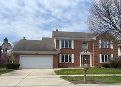 Pre-foreclosure in  N CHAPEL HILL DR Arlington Heights, IL 60004