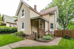 Pre-foreclosure Listing in 18TH PL CLINTON, IA 52732