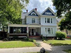 Pre-foreclosure in  W MYRTLE ST Independence, KS 67301