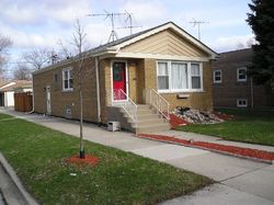 Pre-foreclosure in  S TROY ST Chicago, IL 60655