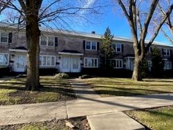 Pre-foreclosure in  N RAYNOR AVE Joliet, IL 60435