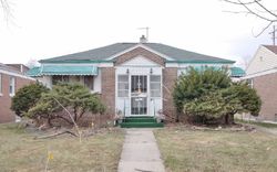 Pre-foreclosure in  S PAXTON AVE Chicago, IL 60617