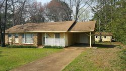 Pre-foreclosure in  OAKWOOD AVE NW Huntsville, AL 35810