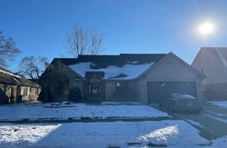 Pre-foreclosure in  COUNTRY SIDE DR Macomb, MI 48044