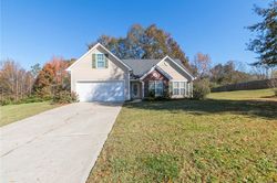 Pre-foreclosure in  BEACON DR Maysville, GA 30558