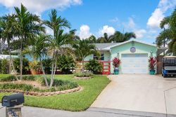 Pre-foreclosure in  WESTVIEW DR Lake Worth, FL 33462