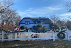Pre-foreclosure Listing in S SNEDECOR AVE BAYPORT, NY 11705