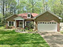 Pre-foreclosure in  36TH AVENUE DR NE Hickory, NC 28601