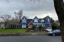 Pre-foreclosure in  SE CLAYBOURNE ST Portland, OR 97202