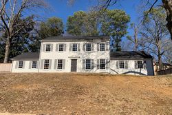 Pre-foreclosure in  HICKORY CREST DR Memphis, TN 38119