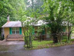 Pre-foreclosure in  MAPLES RD Knoxville, TN 37920