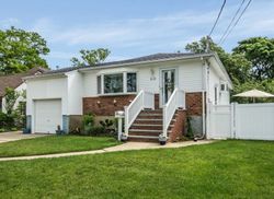 Pre-foreclosure in  SYCAMORE AVE Wantagh, NY 11793