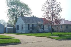 Pre-foreclosure in  11TH AVE Rock Falls, IL 61071