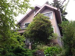 Pre-foreclosure in  19TH AVE NE Seattle, WA 98105