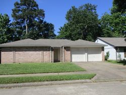 Pre-foreclosure in  RUSTLEWOOD DR Humble, TX 77338