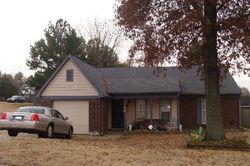 Pre-foreclosure in  AUTUMN WOODS DR E Southaven, MS 38671