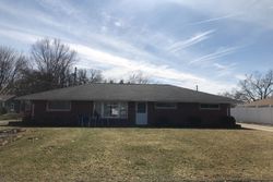 Pre-foreclosure in  SUNNYDALE ST Lima, OH 45807