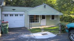 Pre-foreclosure Listing in HONEYWELL LN HYDE PARK, NY 12538