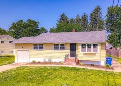 Pre-foreclosure in  DOGWOOD RD Beverly, NJ 08010